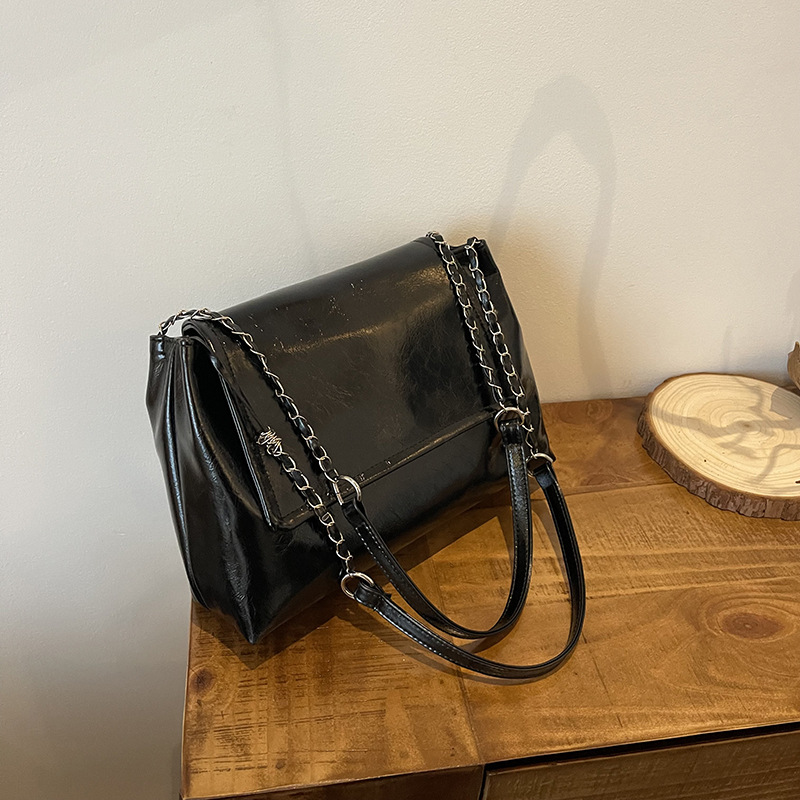 2025 Designer new 3 fashionable 2024 chain shoulder with French niche design simple small square bag under the armpit free shipping