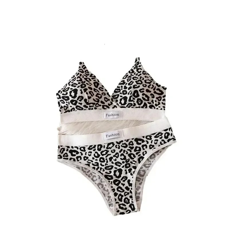 2025 New fashion designer women s seamless bra low waist underwear leopard print sexy gerie Vneck sports cotton set