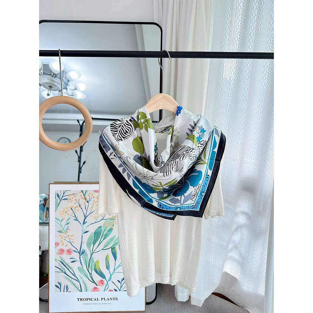 warm go Headscarf Hijab ece classic scarvesreal Lusso designers Suit Bands Scarf Wer Silk Repliche scarf n Bandanna Hair Fashion 90*90 si