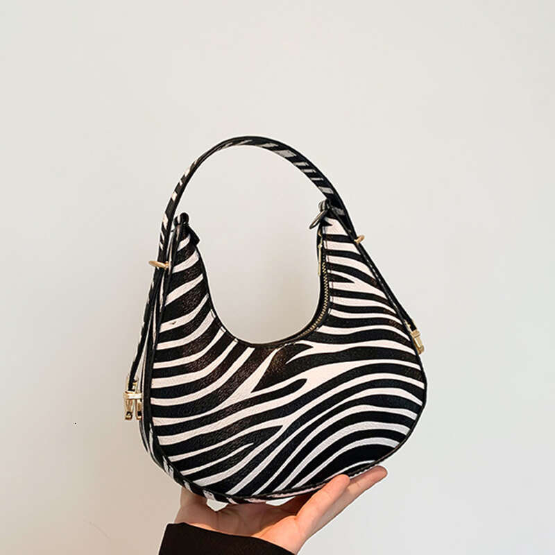 New Cow Shoulder For Spring/Summer Versatile Women's Bag Personalized Korean Leopard Pattern Underarm Handbag