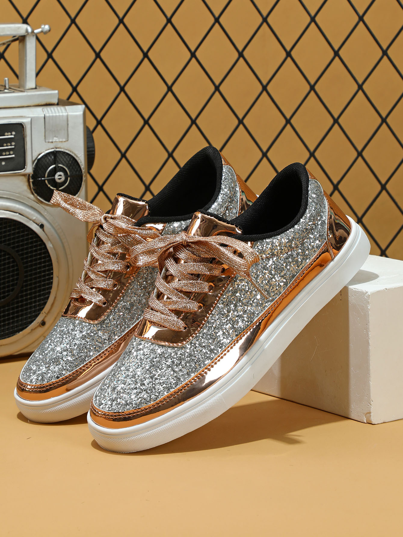 Spring and autumn trend casual thick soled board shoes new bright face fashion women's shoes low top lace-up flat shoes couple fashion sneaker
