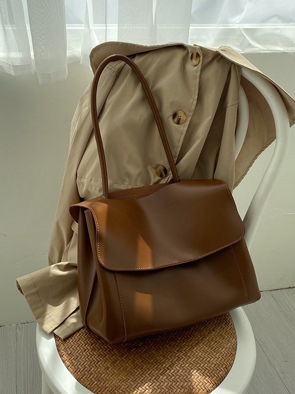 2025 Designer 2024 free 3 designer shipping Womens autumn and winter large capacity bag new underarm briefcase niche design high-end shoulder bags