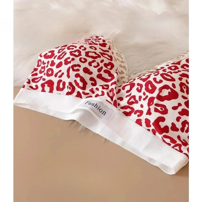 2025 New fashion designer women s seamless bra low waist underwear leopard print sexy gerie Vneck sports cotton set