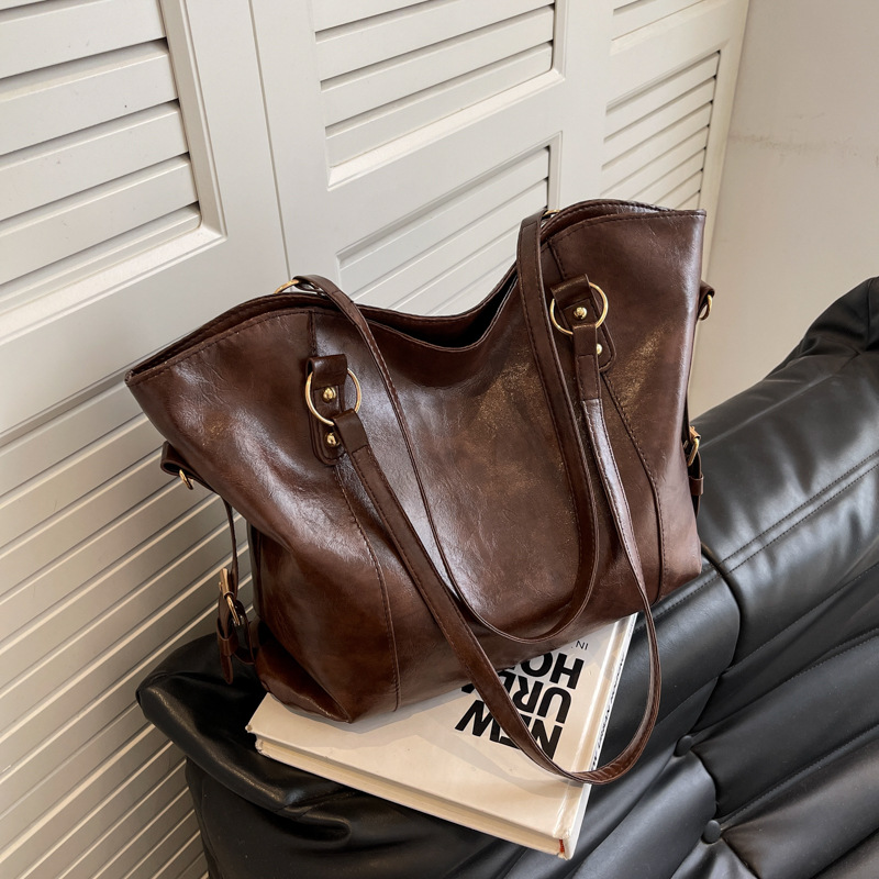2024 designer bag free shipping new large capacity bag womens single shoulder niche handheld college student class commuting tote flowing crossbody ba