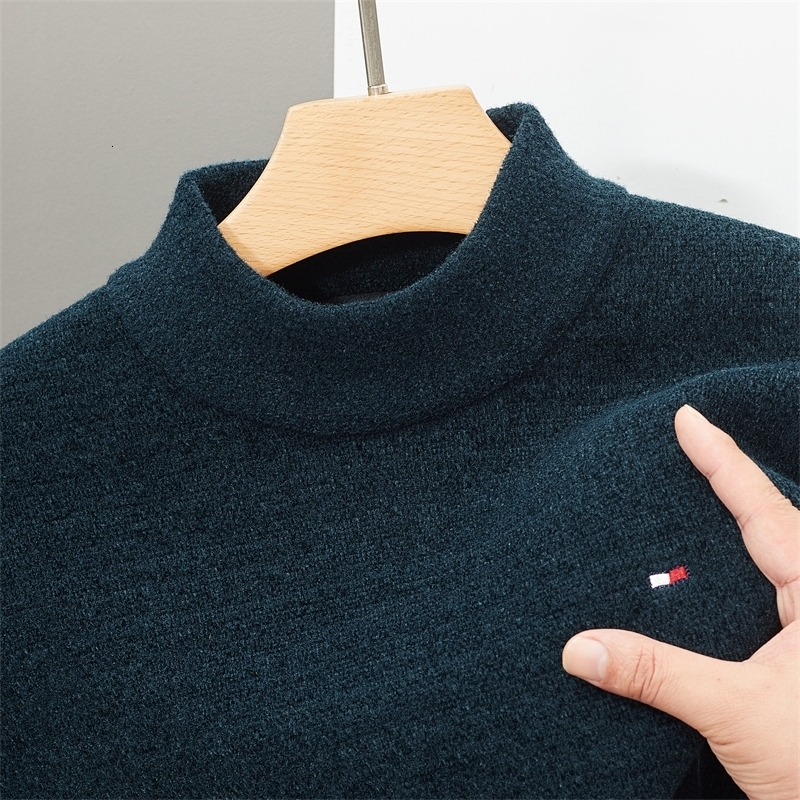 Mens Knitted Sweater Mock Neck Embroidered Thicken Pullover Winter Korean Fashion Casual Plush Knitwear 240930