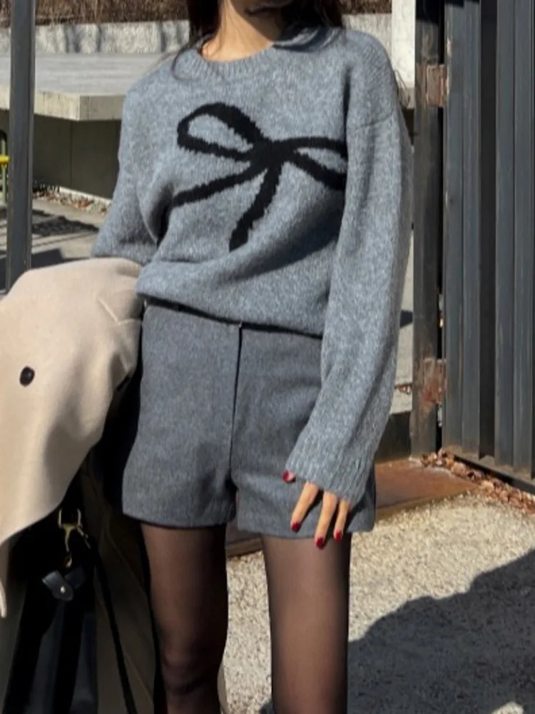 Temperature bow n O-neck long sleeved knitted sweater loose and fully matched gray floral top autumn item 16O1409 241024