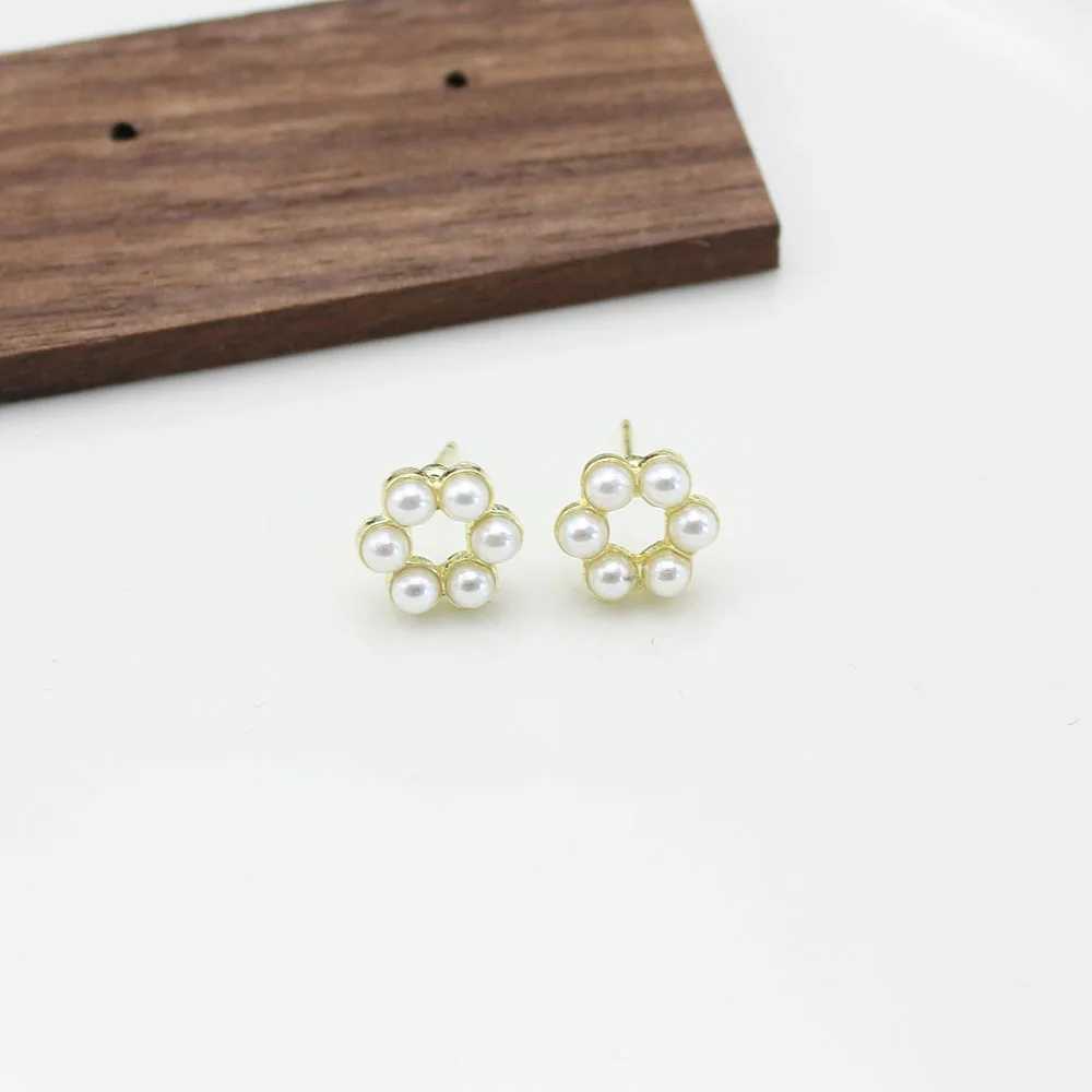 Mini Imitation Pearl Hollow Round Circle Geometry Stud Earring for Women New Jewelry Christmas Girl GiftX241023