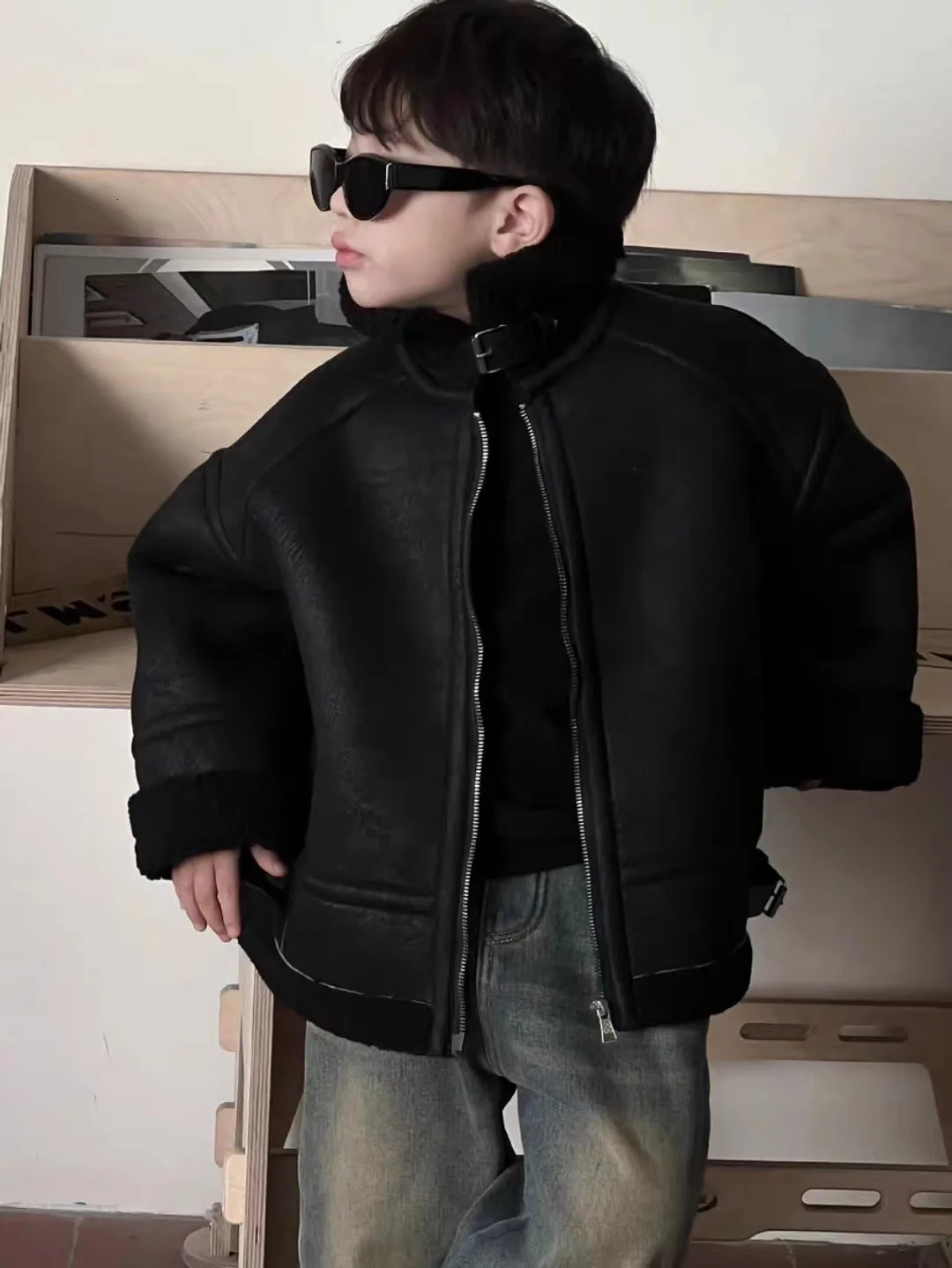Cool stand up collar motorcycle jackets for boys and girls in winter thick suede cashmere coats suitable for children 241024