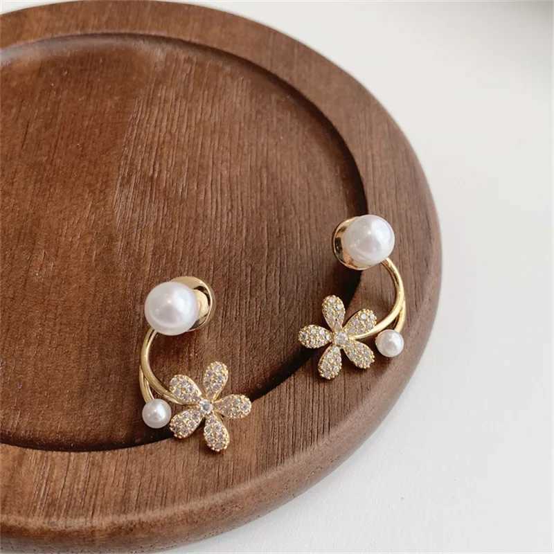New Korean Light Luxury Imitation Pearl Flower Stud Earrings For Women Fashion Crystal Elegant Jewelry Party GiftsX241023