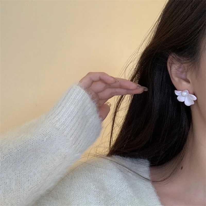 2022 Trend New Flower Stud Earrings For Women Summer Style Korean Fashion Jewelry Ethnic Pearl Woman Earring Luxury AccessoriesX241023