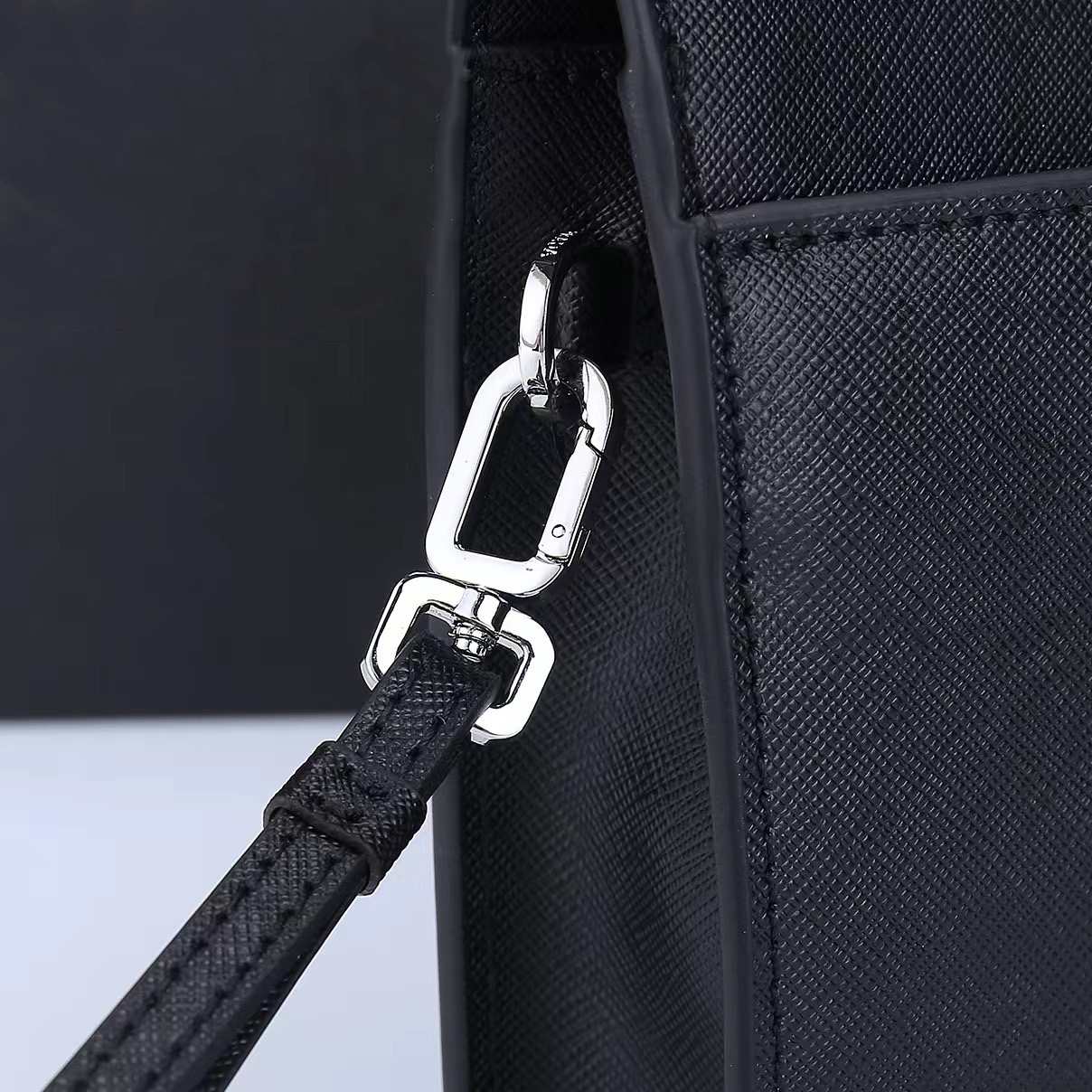 Designer Satchel bags briefcase shoulder bag for men Clutch Toiletry bag purse genuine leather messenger bag designer phone purse fashion shoulder bag