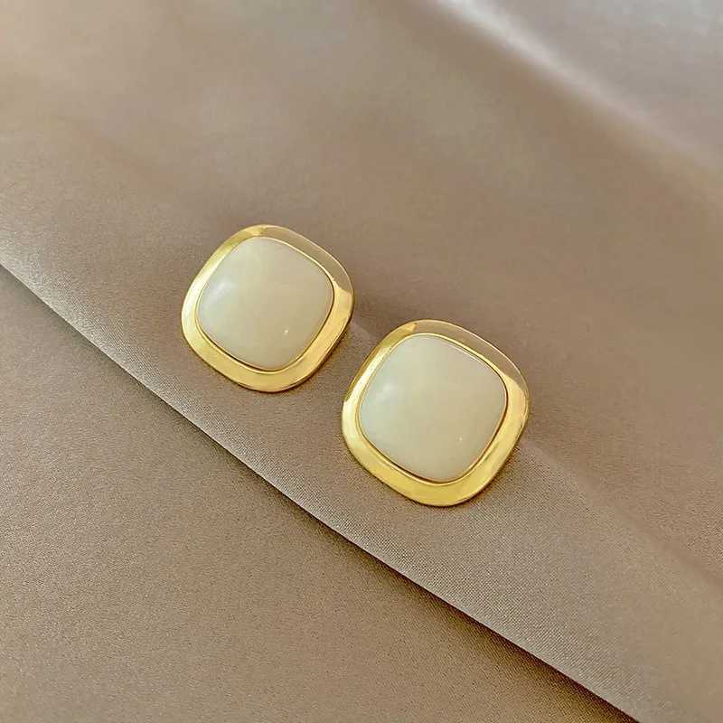 Contracted Pearl Earring Female Personality Fashion Earring Design Feeling Geometric Earrings Ms Wedding Birthday GiftsX241023