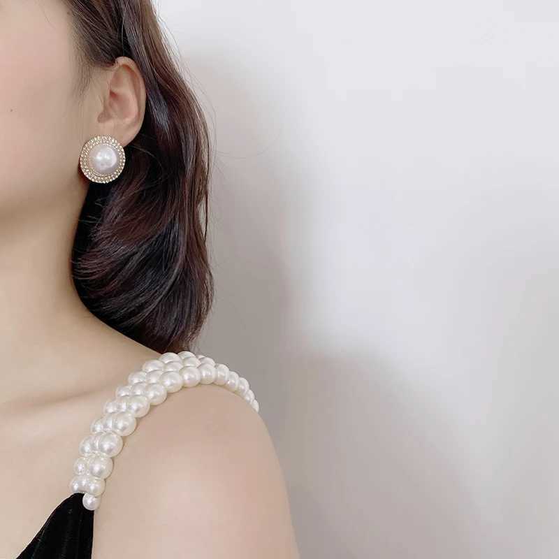 Imitation pearl gold silver round stud earrings suitable for women luxurious crystal earrings womens simulated pearl ring earrings W241023