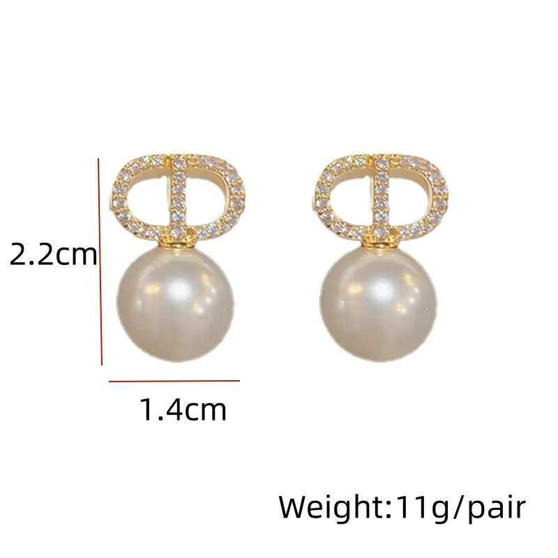Fashionable mini set of pearl earrings with a light and luxurious niche design featuring 100 pearl earrings W241023