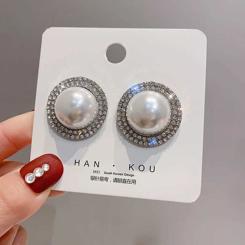 Imitation pearl gold silver round stud earrings suitable for women luxurious crystal earrings womens simulated pearl ring earrings W241023