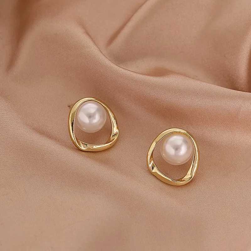 Imitation Pearl Female Earrings Golden Round Stud Earrings Christmas Gift Irregular Design Unusual Earrings Bijoux Female W241023