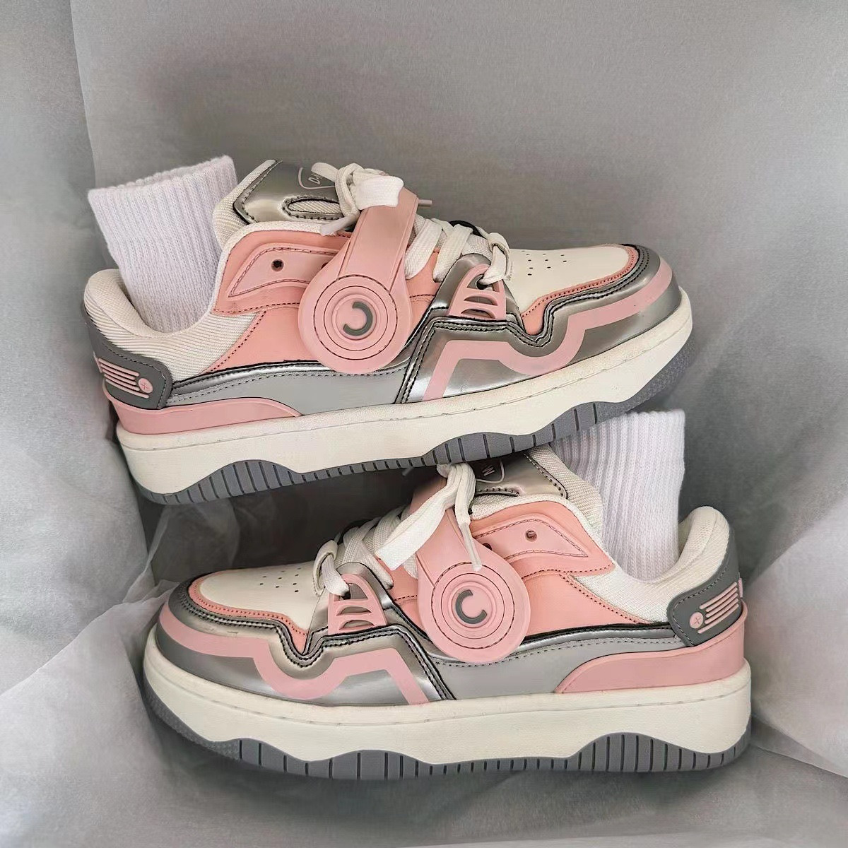 New his-and-hers color scheme for casual shoes