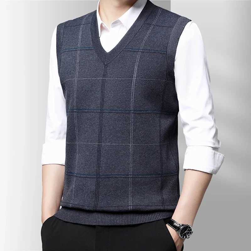 Mens Thickened Casual Sweater Tank Top Autumn and Winter Warm Mens Vest LX241024