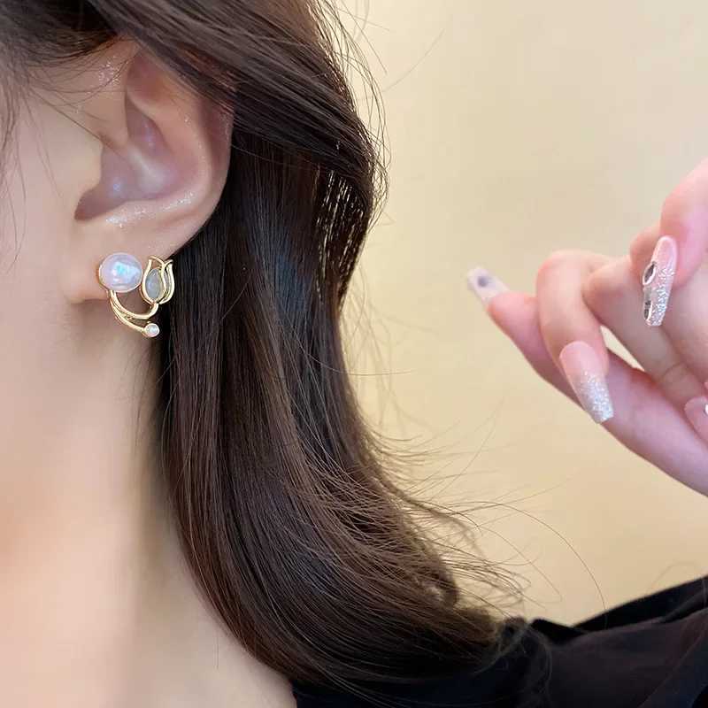 Imitation Pearl Tulip Flower Stud Earrings for Female New Trend Two in One Punk Temperament Jewelry Wholesale Girl GiftX241023