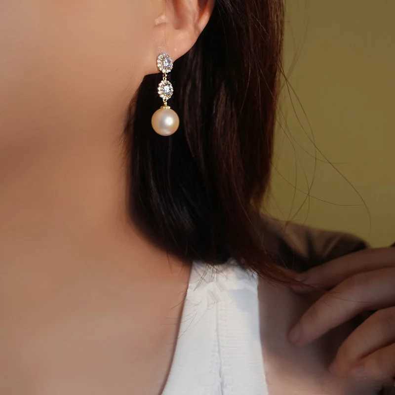 2023 New Korean Luxury Imitation Pearl Earrings Womens Sparkling Crystal Zircon Jewelry Girls Wedding Party Gifts W241023