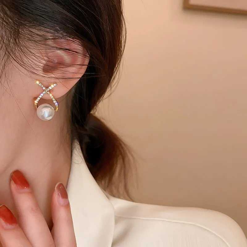 Elegant simulated pearl earrings suitable for women set with rhinestone earrings letter X earrings 2023 Trent party wedding jewelry W241023