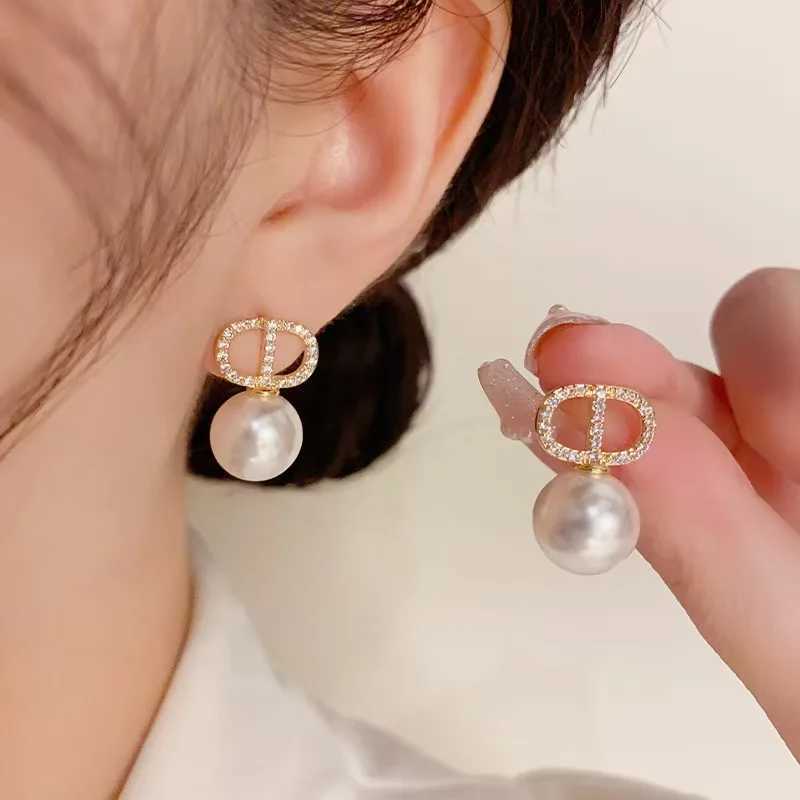 Fashionable mini set of pearl earrings with a light and luxurious niche design featuring 100 pearl earrings W241023