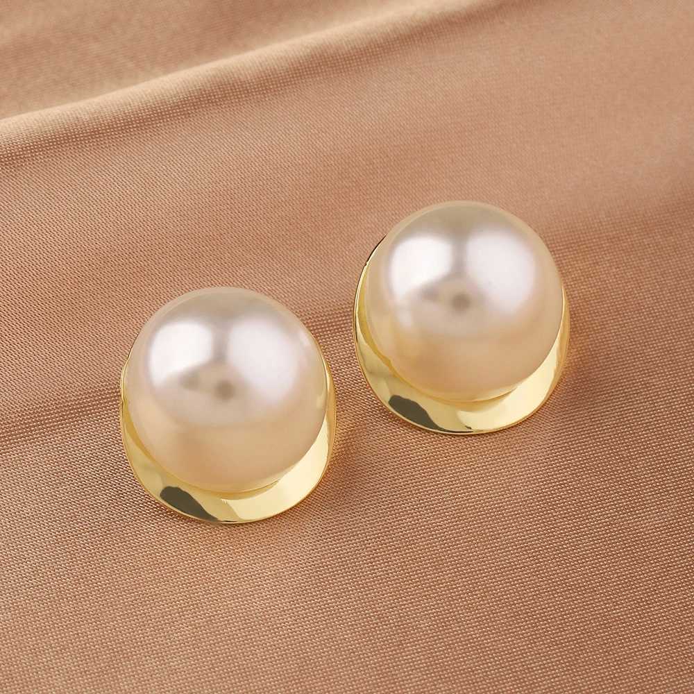 Korean Design Elegant Simulated Pearl Big Round Clip On Earrings Pierced Baroque Pearl Ear Clips for Women Jewelry WholesaleX241023
