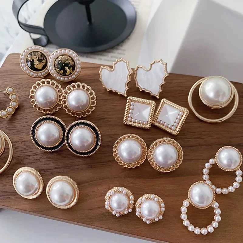 1 pair of pearl earring clips female unperforated earring clips earrings false perforations crystal earring cuffs fashionable gift W241023