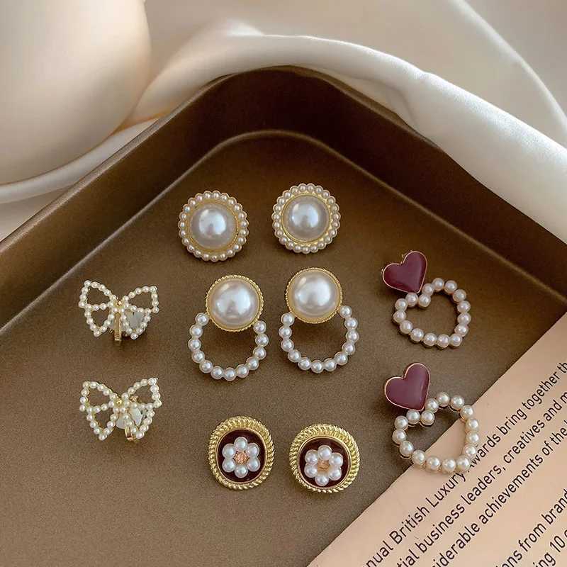 1 pair of pearl earring clips female unperforated earring clips earrings false perforations crystal earring cuffs fashionable gift W241023