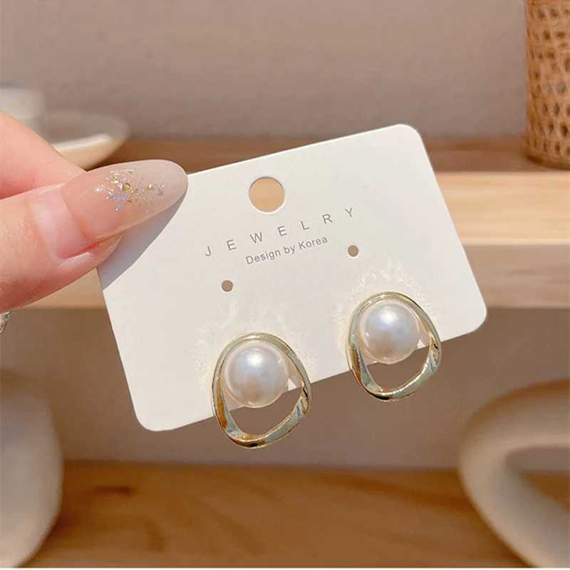 Deformity Round Pearl Earrings Womens Classic Simple Geometry Irregular Earrings Jewelry Tren Elegant Party Decoration W241023
