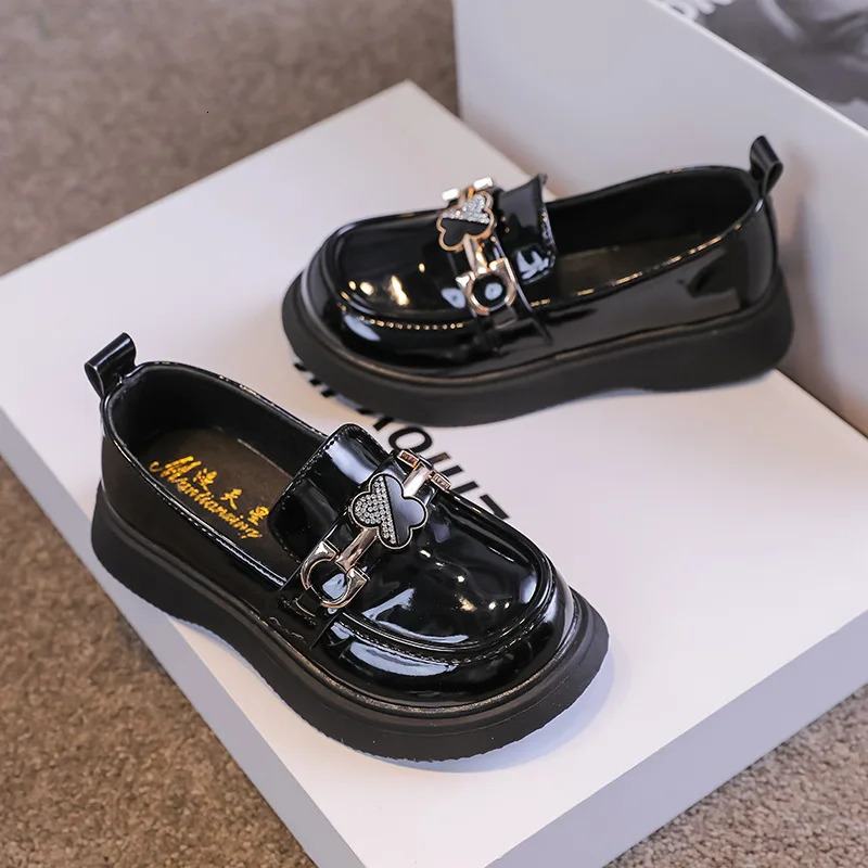 Princess Mary Janes UK Uniform Shoes Kids Fashion Spring Versatile Black Soft Glossy Retro Metal Cute Girls Loafers for Boy 241023