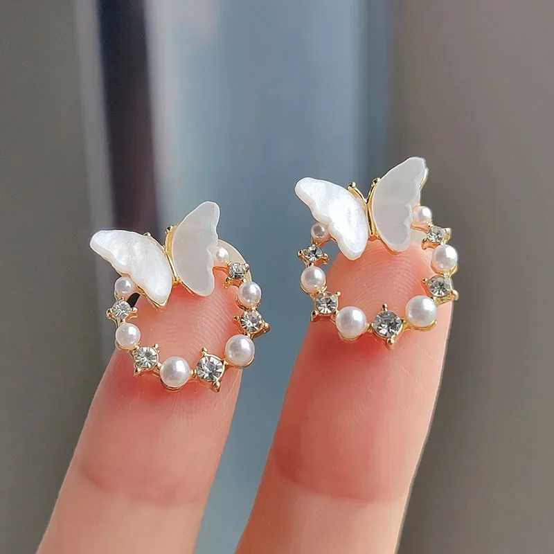 New Butterfly Crystal Imitation Pearl Wreath Circle Geometry Stud Earrings Korean Jewelry Female Birthday Friend Christmas GiftX241023