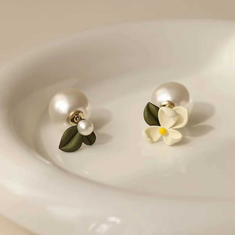 Korean exquisite crystal zircon flower pearl stud earrings suitable for womens elegant and warm wedding earrings fashionable jewelry W241023