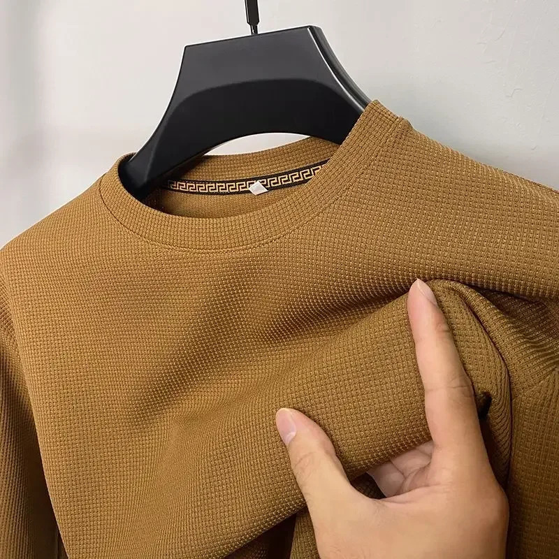 Mens casual waffle round neck long sleeved T-shirt breathable comfortable fashionable long sleeved top 241024