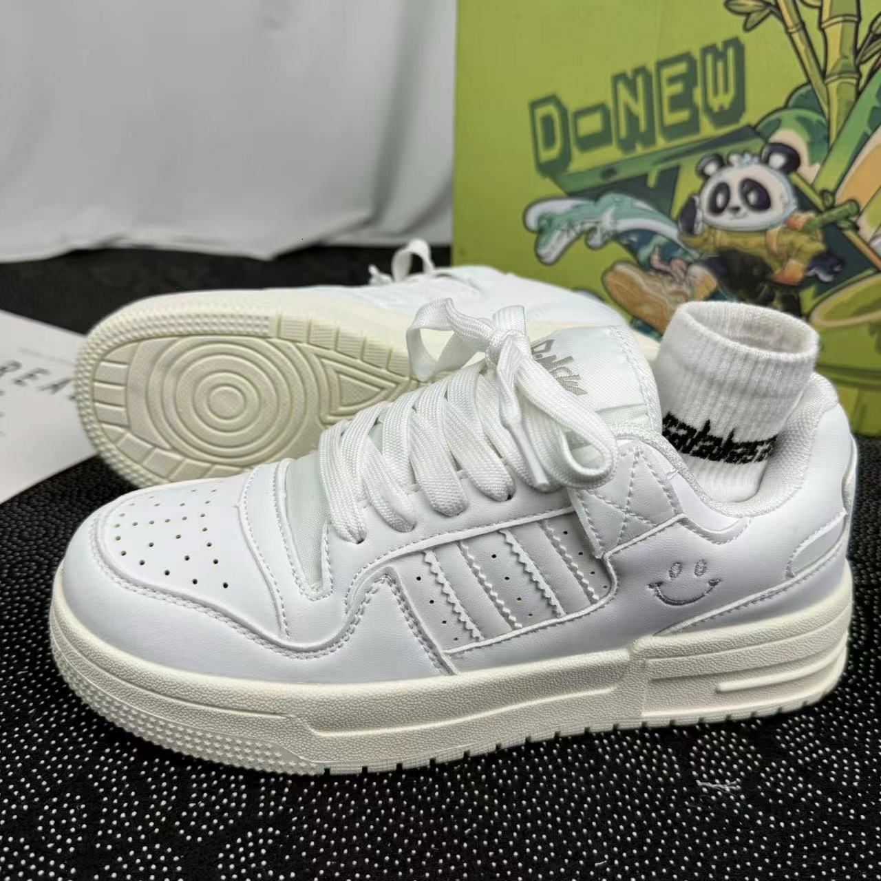 Versatile Fashion Little White Chic Small Popular Design Casual Thick soled Skateboarding Shoes Male