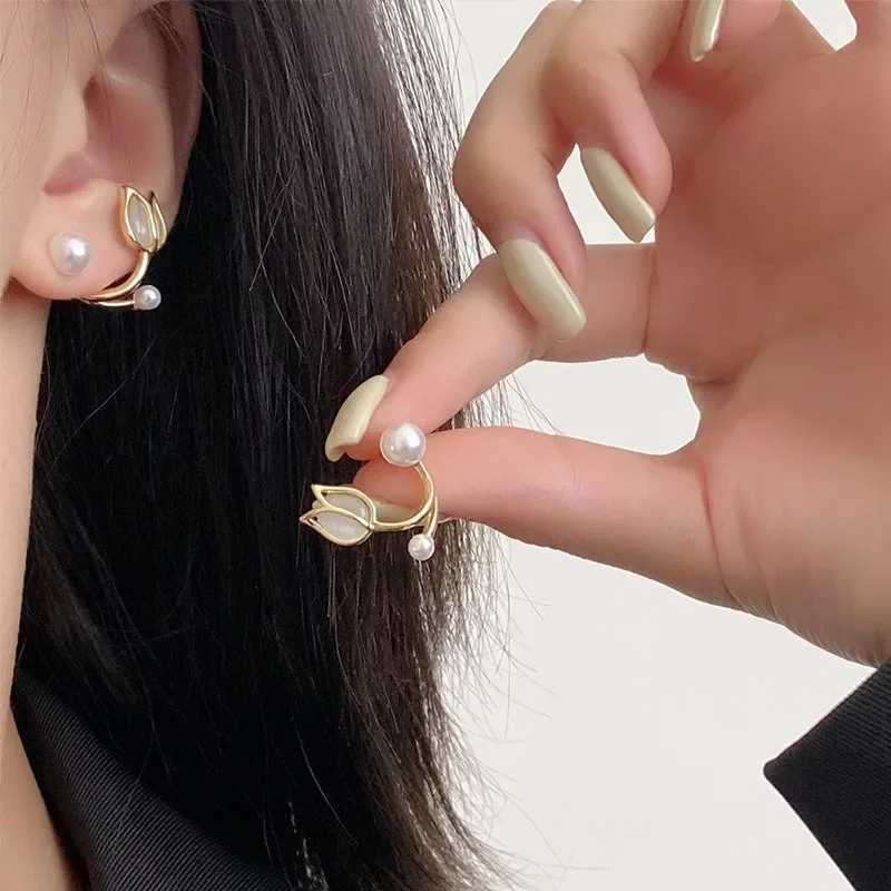 Luxury Gold Color Tulip Flower Opal Stud Earrings for Women Cute Pearl Clip Korea Earring Wedding Bride Jewelry Accessories GiftX241023