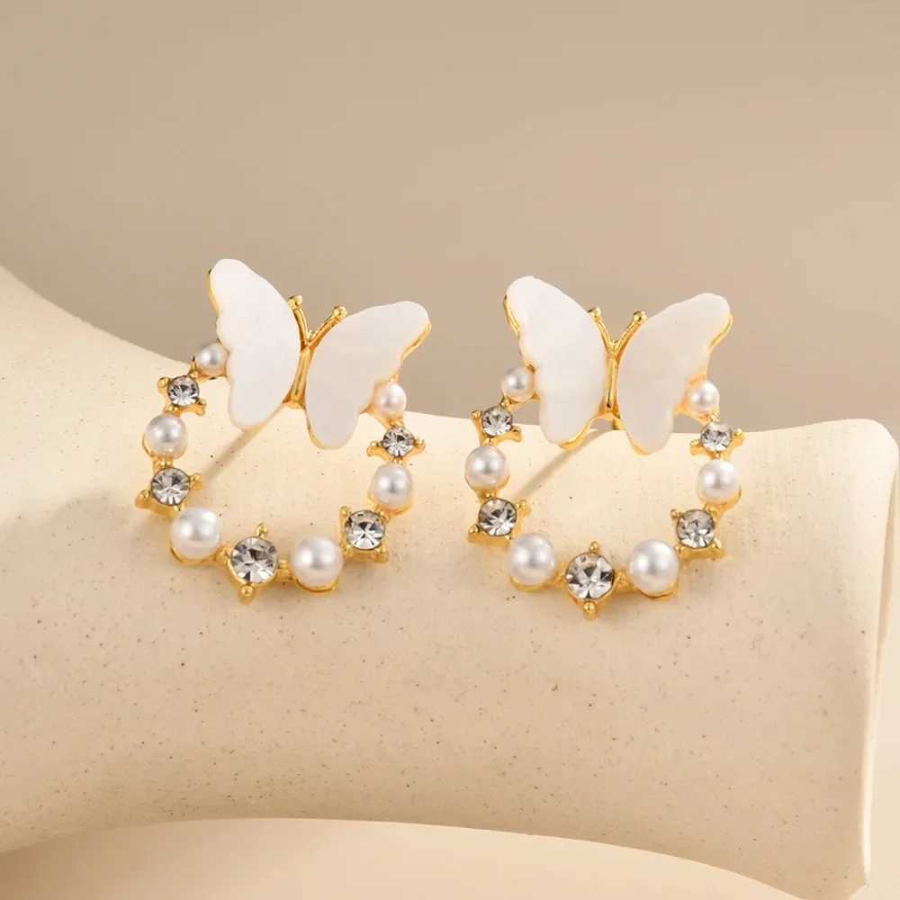 New Butterfly Crystal Imitation Pearl Wreath Circle Geometry Stud Earrings Korean Jewelry Female Birthday Friend Christmas GiftX241023