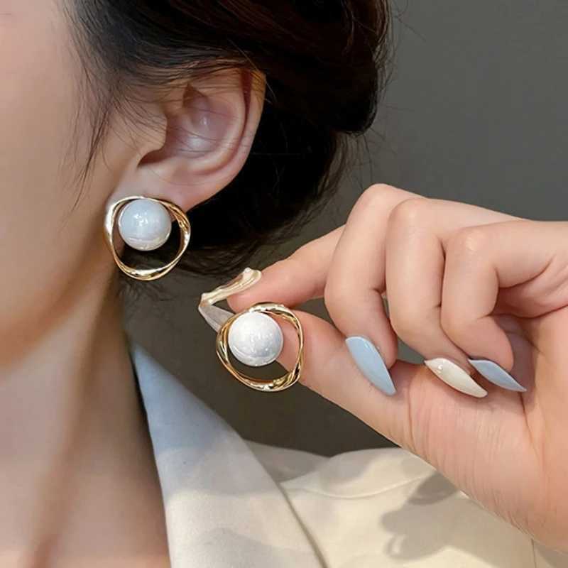 New Pearl Stud Earrings for Women Elegant Imitation Pearl Korean Fashion Crystal Flower Earrings Temperament Wedding Ear JewelryX241023