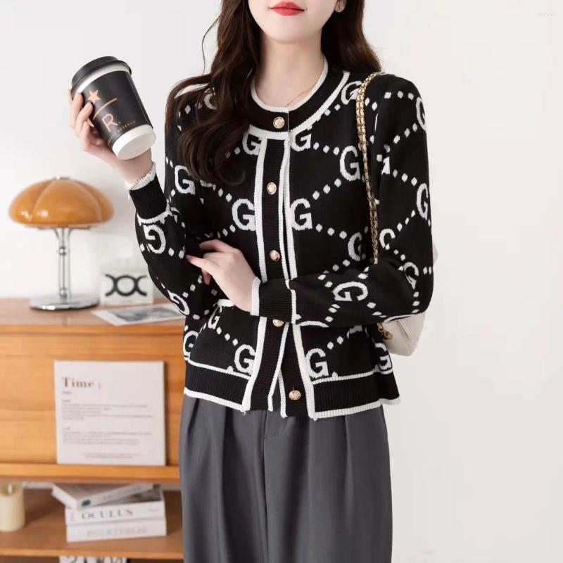 Women's Knits Autumn Winter Sweet Buttons O-neck Sweaters Fashion Letter Patchwork Knitting Cardigan Coat Top Tee