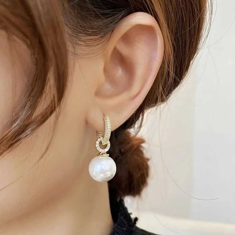Silver plated pearl zircon earrings suitable for womens party gifts round temperature banquet jewelry W241023