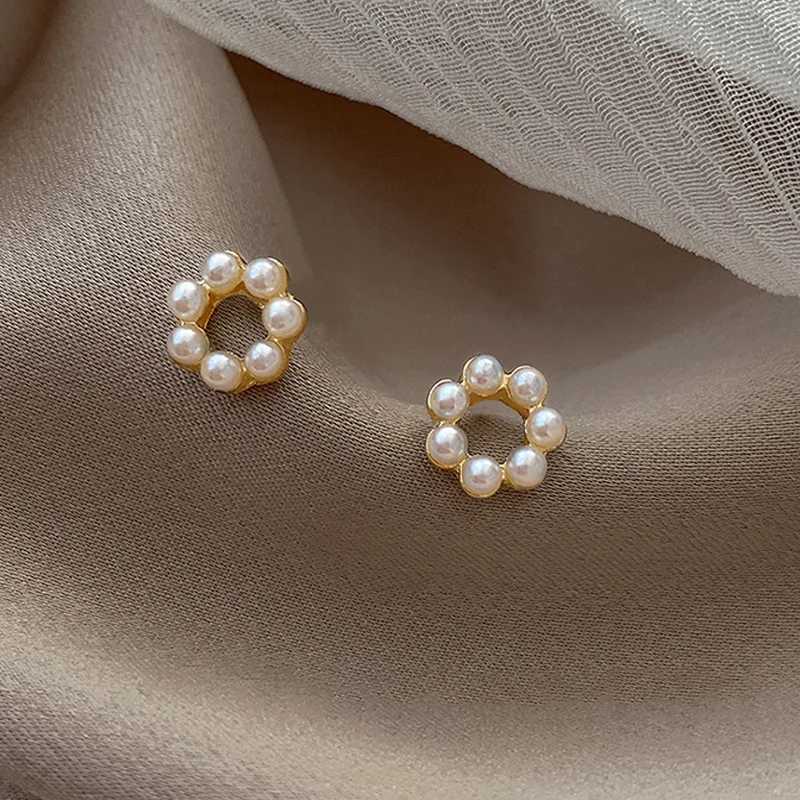 Mini Imitation Pearl Hollow Round Circle Geometry Stud Earring for Women New Jewelry Christmas Girl GiftX241023