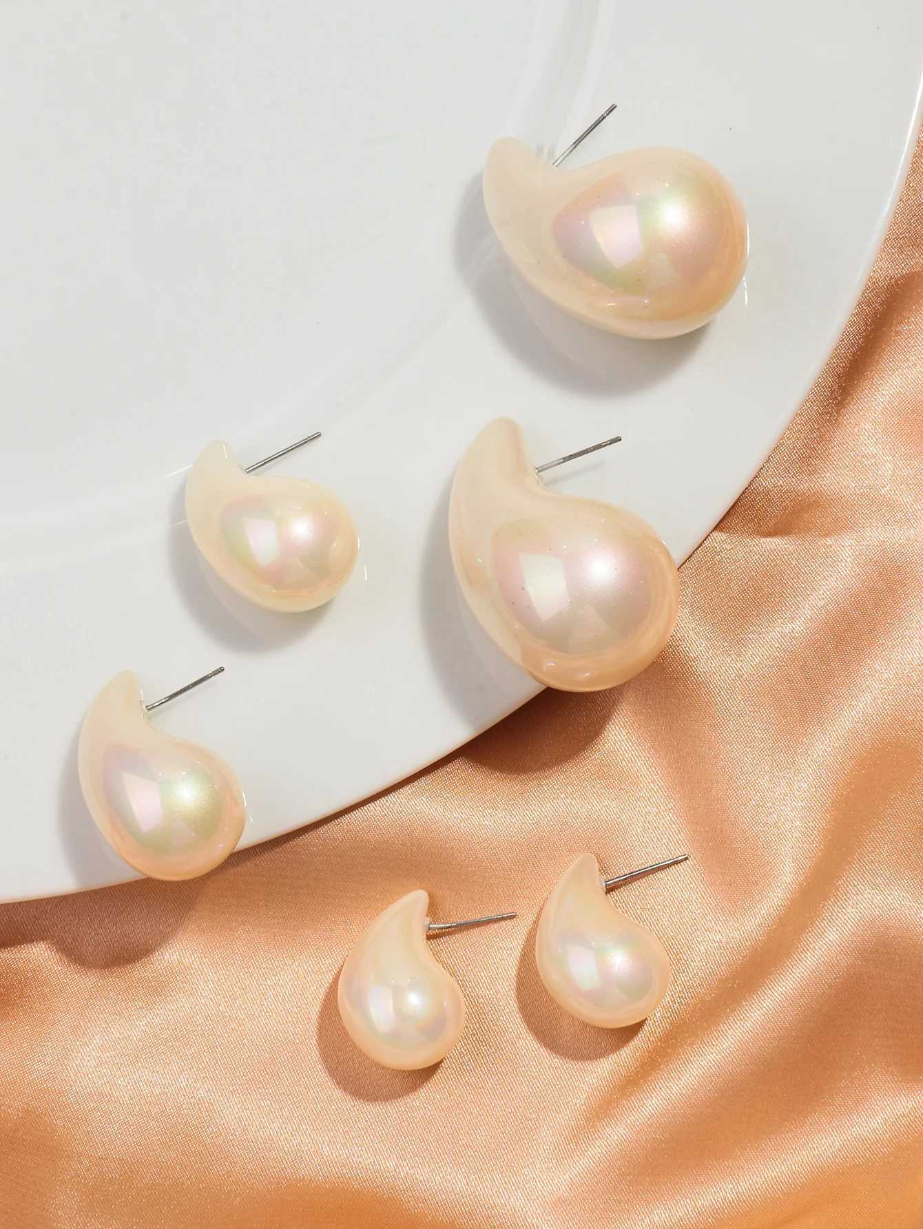 Tren Acrylic Pearl like Short and Fat Dupes Water Drop Earrings Womens Tear Ball Dome Earrings 2024 Luxury Jewelry Gift W241023