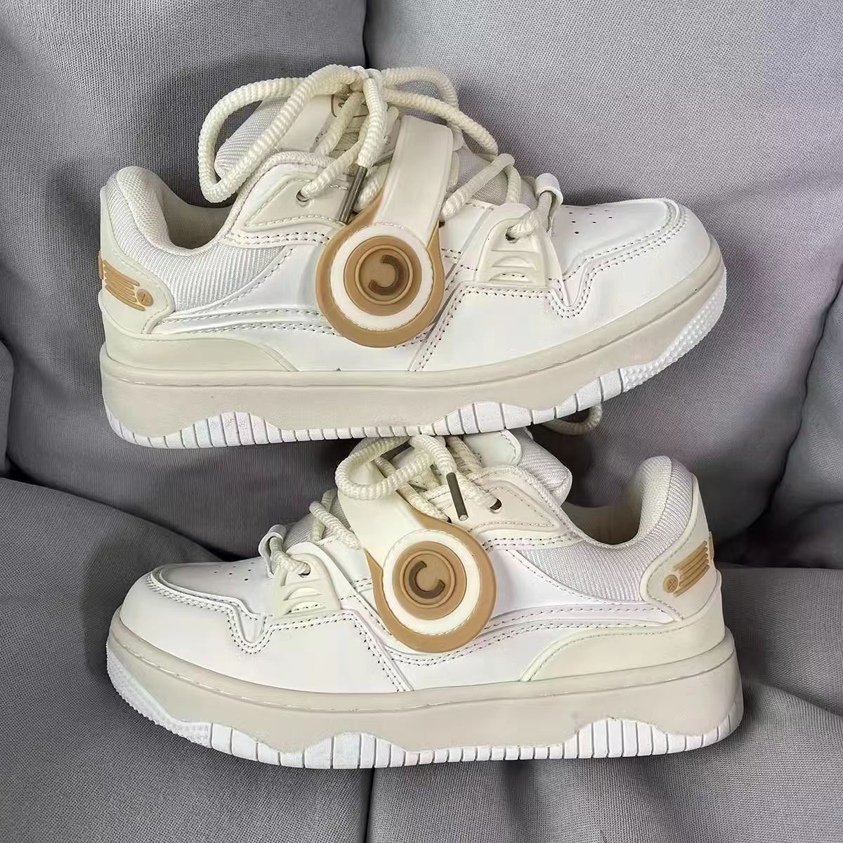 New his-and-hers color scheme for casual shoes