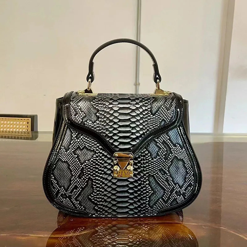 y Womens Handbag Genuine leather Bag Fashionable Small Square Versatile Shoulder Crossbody 241021