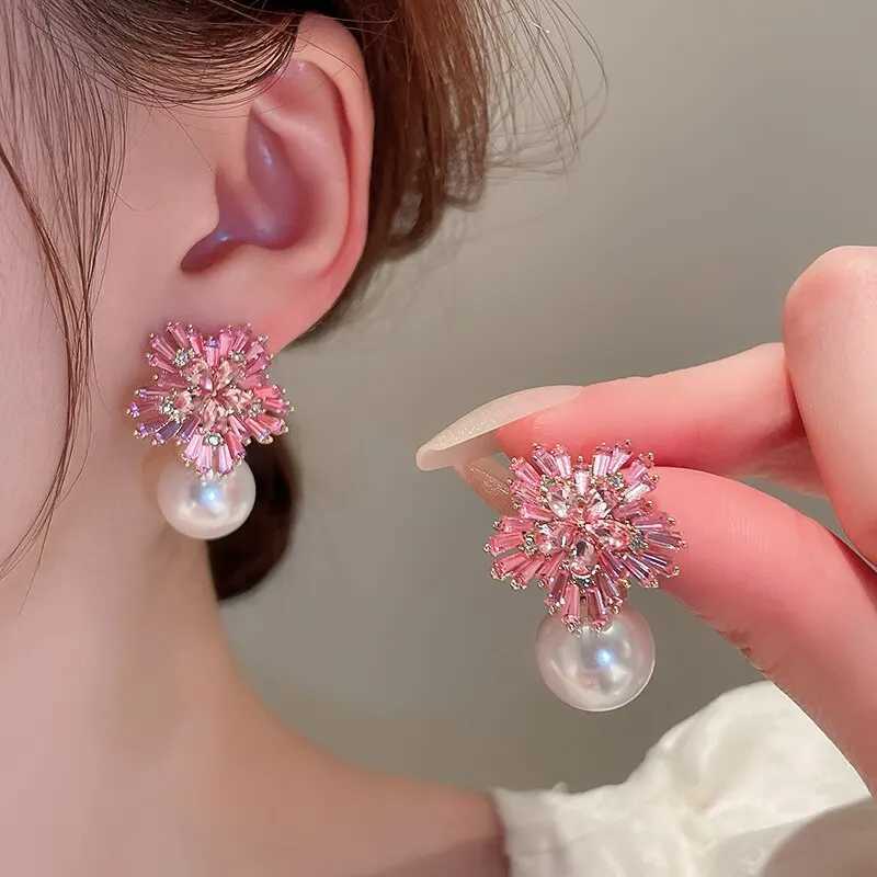 Light luxury imitation pearl earrings womens fashionable zircon crystal earrings snowflake stud earrings party wedding jewelry W241023