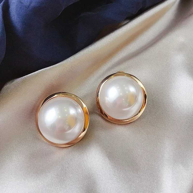 20mm Gold Color Round Imitation Pearl Stud Earring for Women Temperament Wedding Jewelry Christmas Day Girl GiftX241023