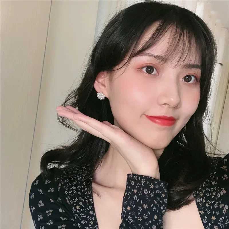 White Flower Pearl Earrings for women Simple Small Korean Stud Earrings Zinc Alloy Cute Brincos Wedding Party Fashion JewelryX241023