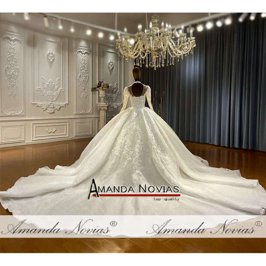 Long Sleeve Lace Appliqued Off White Wedding Dress