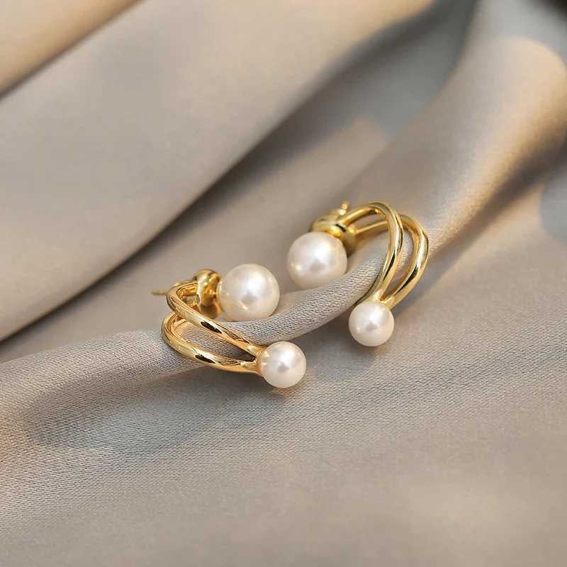 New retro light luxury pearl stud earrings Korean simple jewelry Christmas party girl temperature set W241023
