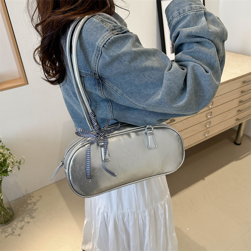 2025 Designer casual 3 2024 new beautiful personalized commuting fashionable underarm niche design shoulder bag free shipping
